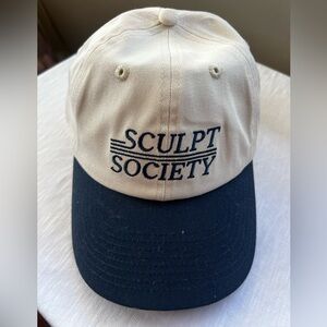 Sculpt society signature Cream and Navy Cap